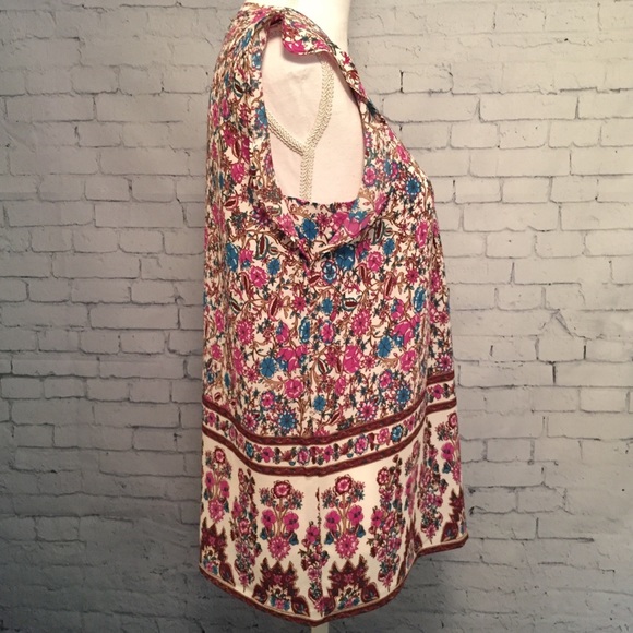 Dalia Flutter Sleeve V-Neck Multi-colored Blouse - Picture 6 of 8